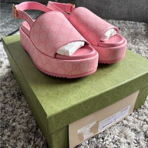 NWT Authentic Gucci Pink Platform Sandals with Slingback Strap Sz 39!